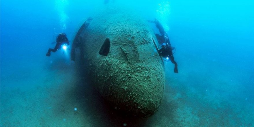 Dünyanın en büyük batık uçağı su altında keşfedilmeyi bekliyor