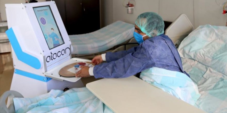 Hemşire robotu 'Atacan' göreve başladı