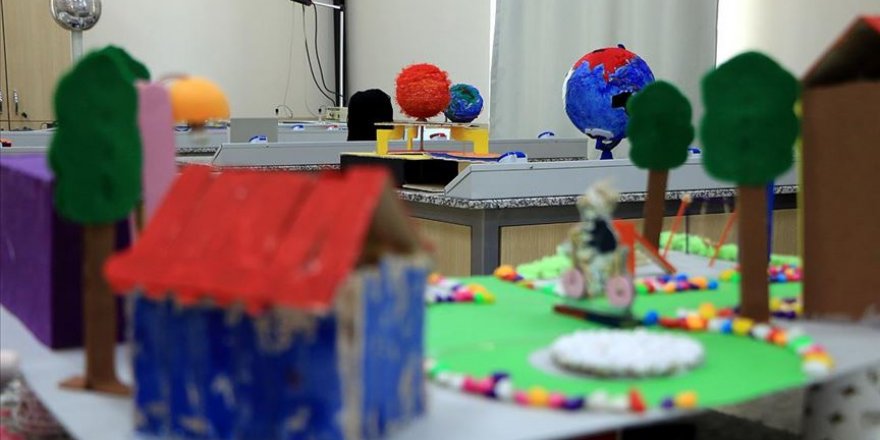 Görme engelli öğrenciler, dokunarak fen derslerini öğrenebilecek