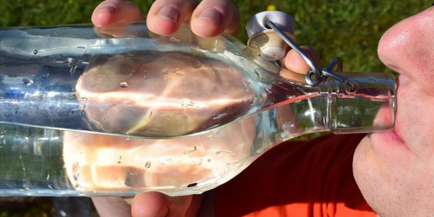 Sıcak havalarda vücudu susuz bırakmayın