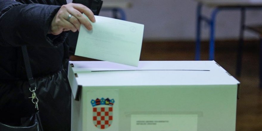 Hırvatistan'da seçmenler sandık başında