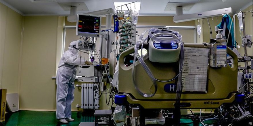 Rusya'da Kovid-19 vakaları 877 bini aştı