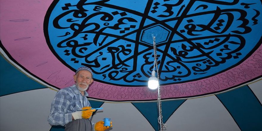 6 asırlık tarihi caminin duvar süslemeleri 75 yaşındaki nakkaş tarafından titizlikle işleniyor