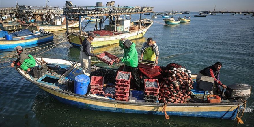 Gazze açıklarındaki balıkçı teknelerine İşgal rejimi saldırdı