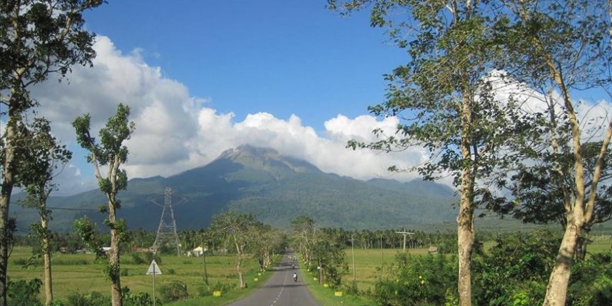Filipinler'de Bulusan Yanardağı'nın çevresindeki evler tahliye edildi