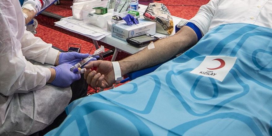 Kısıtlamadan muaf tutulan vatandaşlar kan bağışında bulundu