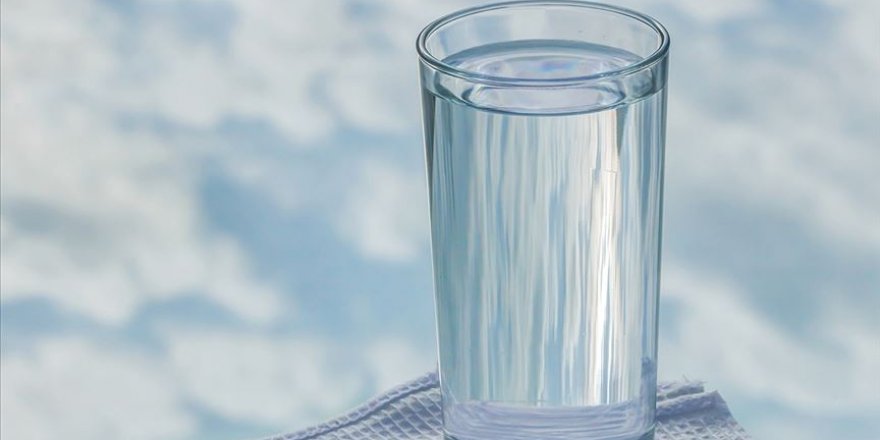 Dikkat! Yetişkin bir bireyin günde 2-2,5 litre su tüketmesi gerekli