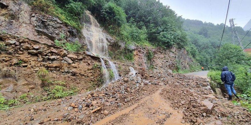Giresun'da şiddetli yağış heyelana sebep oldu