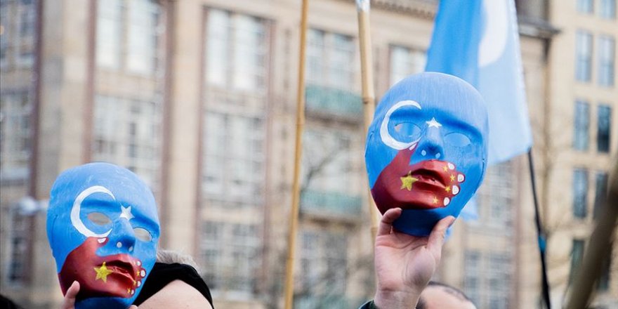 Çin İstanbul'da yaşayan Uygur Türklerince protesto edildi