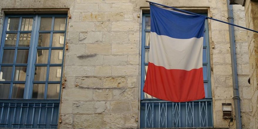 Fransa barışçıl protestoculara baskı uyguladı