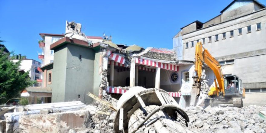 Kıblesi 18 derece yanlış olan 64 yıllık cami yıkılıyor