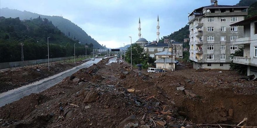 Rize'de iki kişi sel felaketinde yaşamını yitirdi
