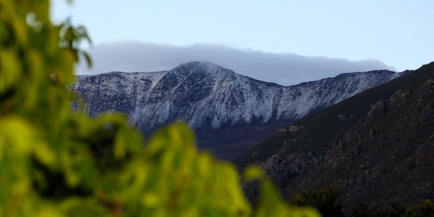 Esence Dağı'nın zirvesi beyaza büründü