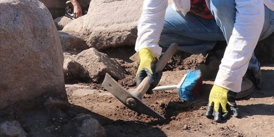Suriye'nin doğusunda Fransız arkeologlar gizli kazı çalışması yapıyor