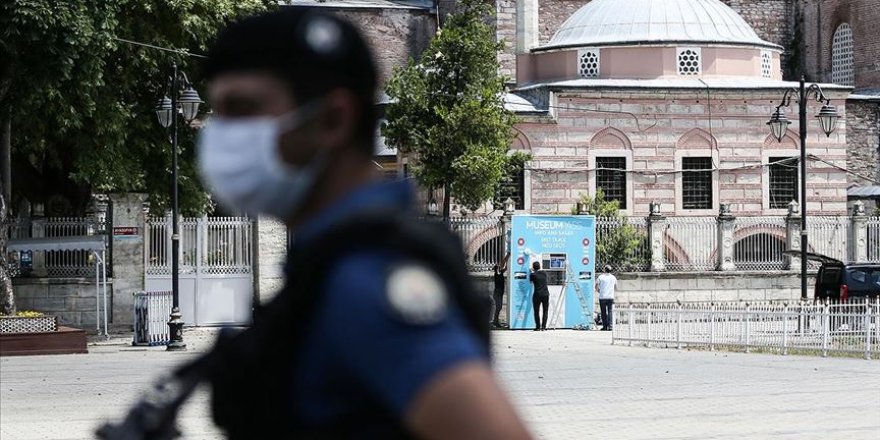 Ayasofya Camisi açılış için hazırlanıyor