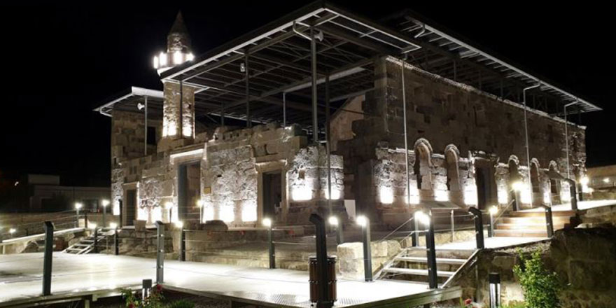 96 yıl sonra cemaatine kavuşan 1800 yıllık Ala Camisi'ne yoğun ilgi