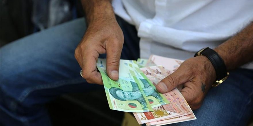 İran'da ilk kez dolar 25 bin tümeni aşarak rekor kırdı