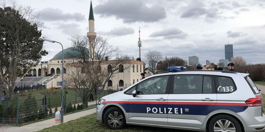 Avusturya, Viyana saldırısını bahane ederek cami ve dernek kapattı