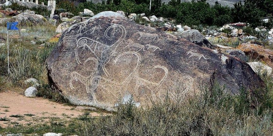 Kırgızistan'daki 4 bin yıllık kaya resimleri merak uyandırıyor