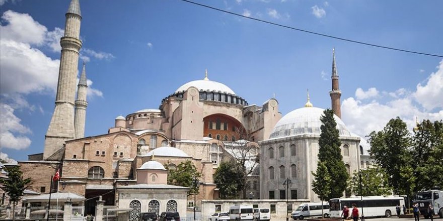 Basın İlan Kurumu, 'Basının Gözünden Ayasofya-Geçmişten Günümüze' kitabını yayımladı