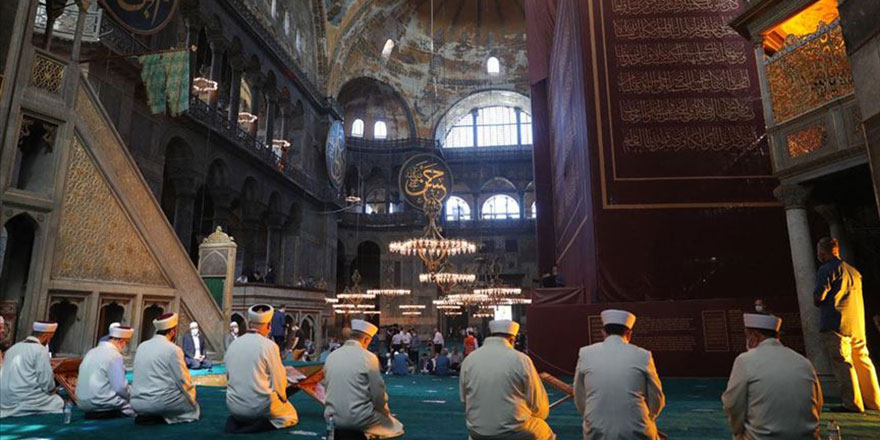 Ayasofya-i Kebir Cami-i Şerifi'nde salavat ve dua programı başladı