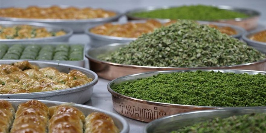 Hafifliği ve ferahlığıyla soğuk baklava yaz aylarının vazgeçilmez tatlısı konumunda