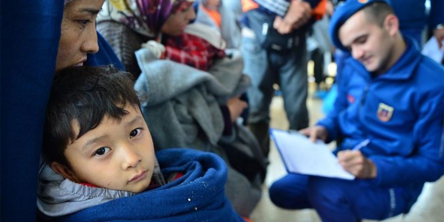 Kara sularına son 1 ayda geri itilen 929 düzensiz göçmene kurtarıldı