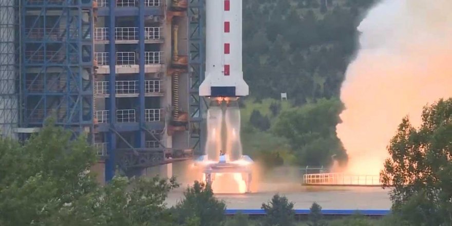 Çin uzaya yeni uydu fırlattı