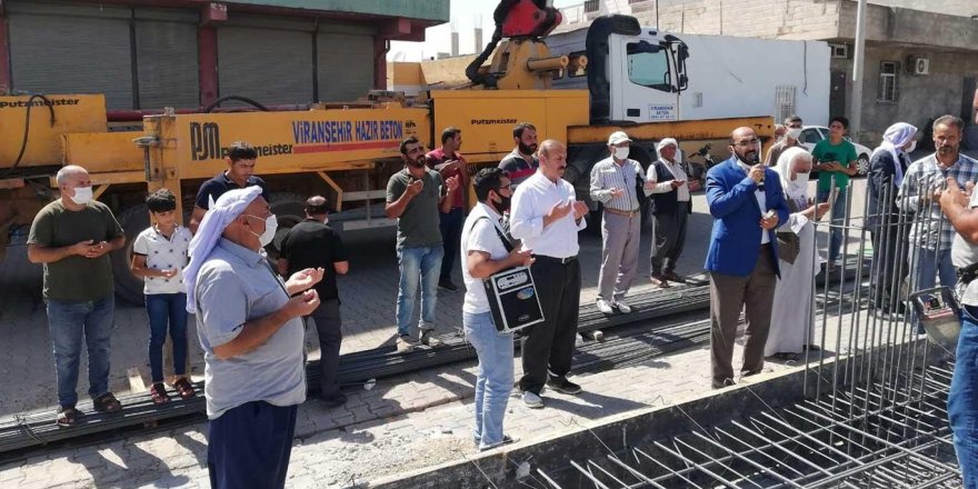 Şanlıurfa'da yıktırılan caminin dualarla temeli atıldı