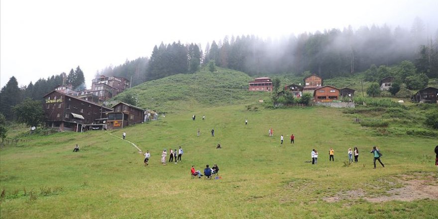 Doğal güzellikleriyle ünlü Ayder Yaylası ziyaretçilerini ağırlıyor