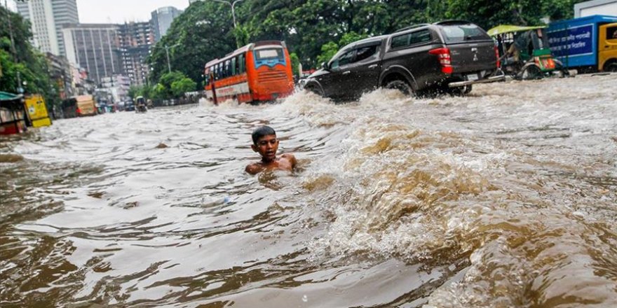 Hindistan'daki sel felaketinde 135 kişi hayatını kaybetti
