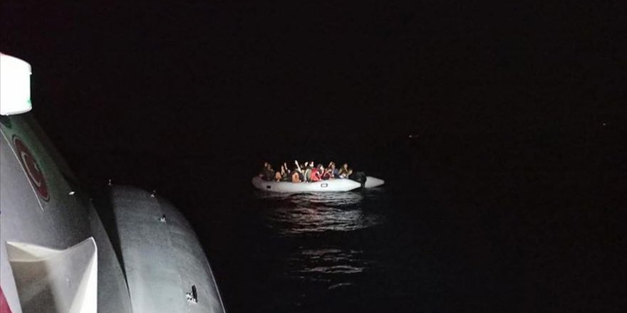 Türk kara sularına itilen 56 sığınmacı kurtarıldı