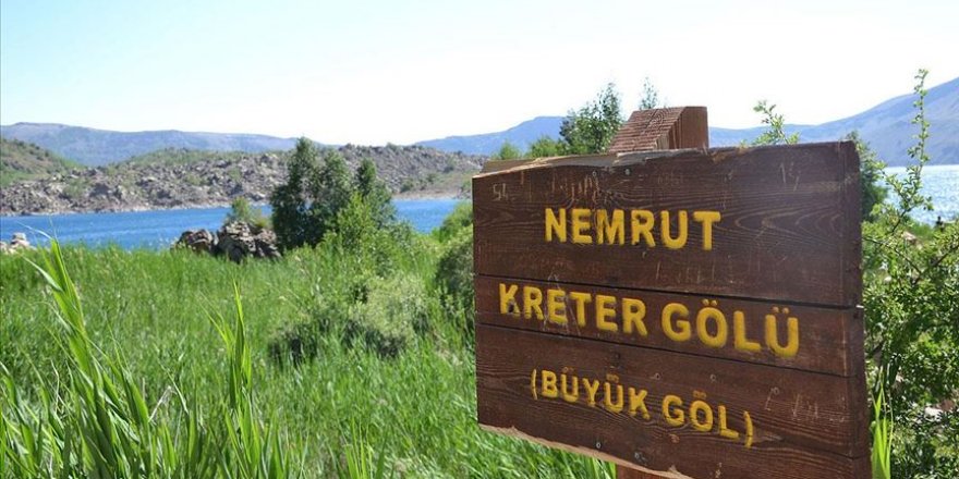 Nemrut Krater Gölü ziyaretçilerini ağırlıyor