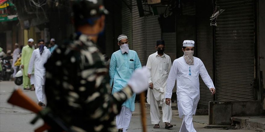 Hindistan'da bugün açılan Meclis'te en az 25 milletvekilinde Kovid-19'a rastlandı