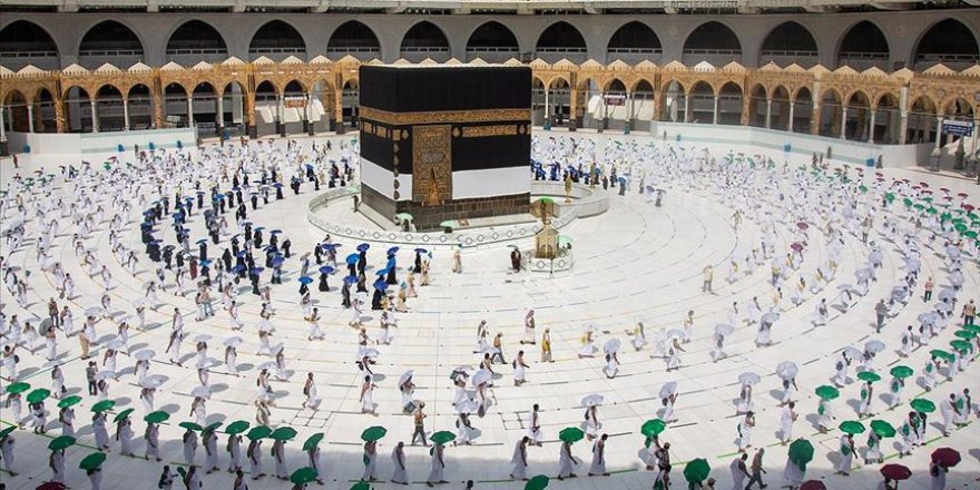 Kabe'nin örtüsü değiştirildi