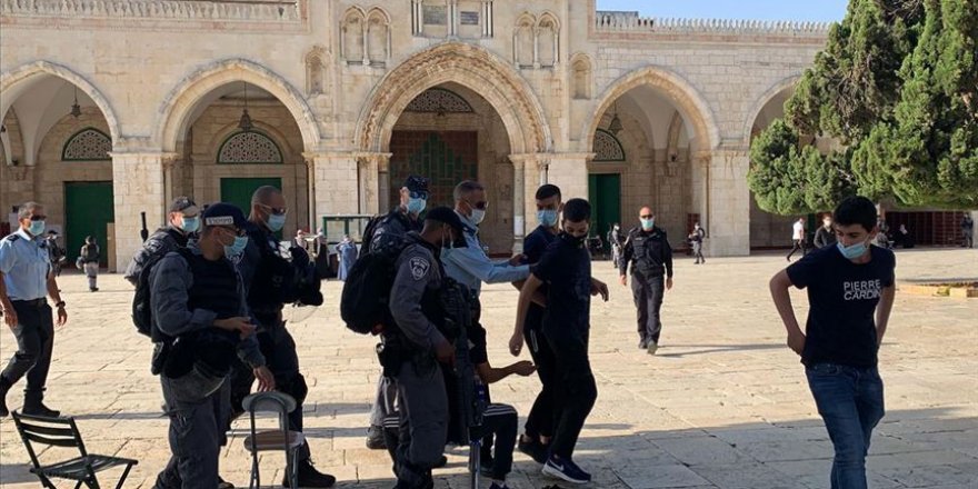 Fanatik Yahudilerden Mescid-i Aksa'ya baskın