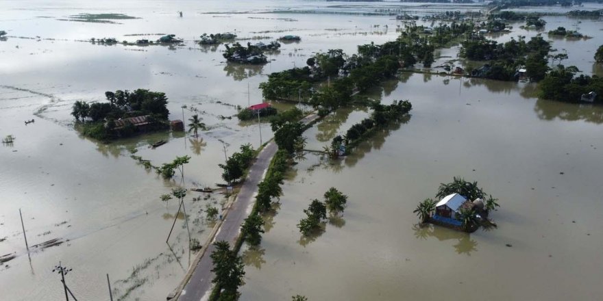 Hindistan'daki sellerde 868 kişi hayatını kaybetti