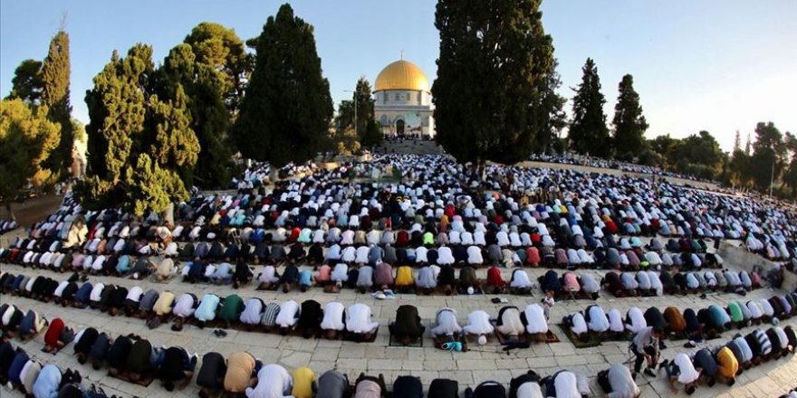 Mescid-i Aksa'da On binlerce Müslüman Kurban Bayramı namazı kıldı