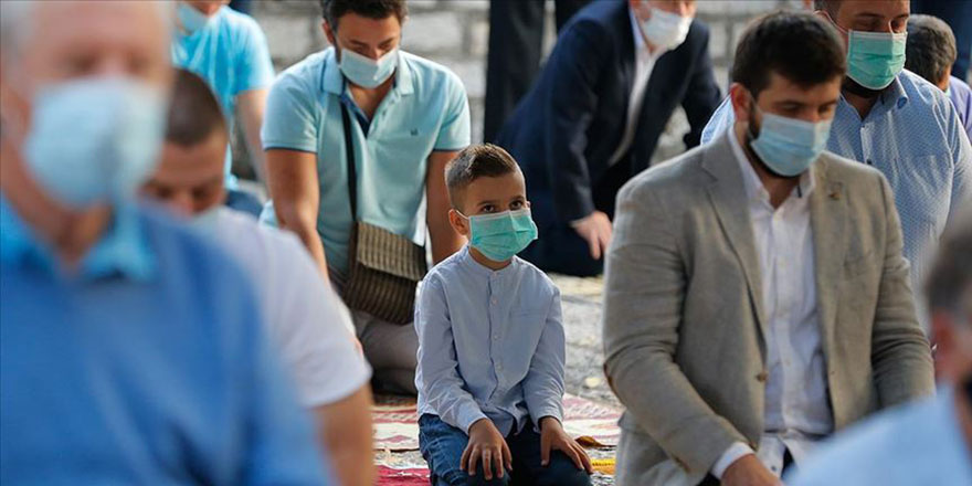 Maskeler önümüzdeki aylarda da takılmaya devam edilecek