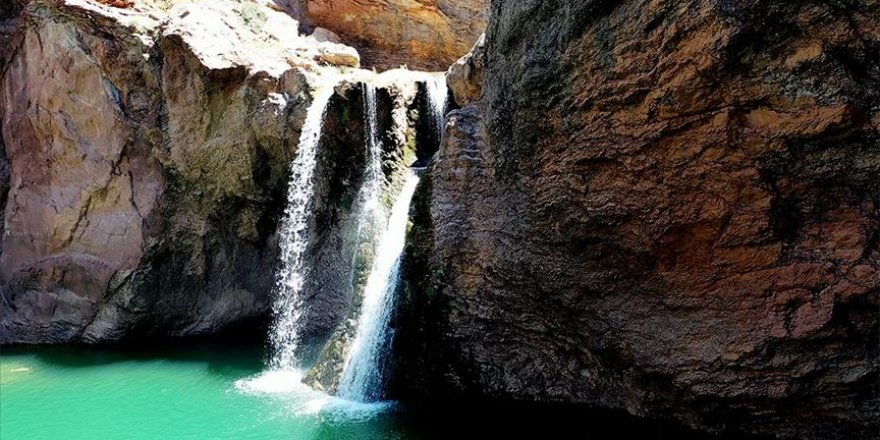 Çetmi Şelalesi güzelliğiyle ziyaretçilerini ağırlıyor