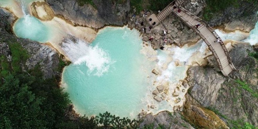 Mavigöl, tamamen turkuaza büründü