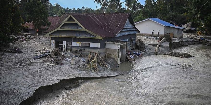 Endonezya'daki selden 22 binden fazla kişi etkilendi