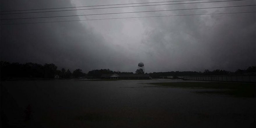 Isaias Kasırgası ABD'nin Kuzey Carolina kıyılarına ulaştı