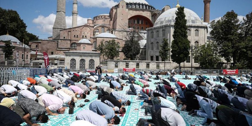 Ayasofya-i Kebir Cami-i Şerifi'ne yoğun ilgi sürüyor