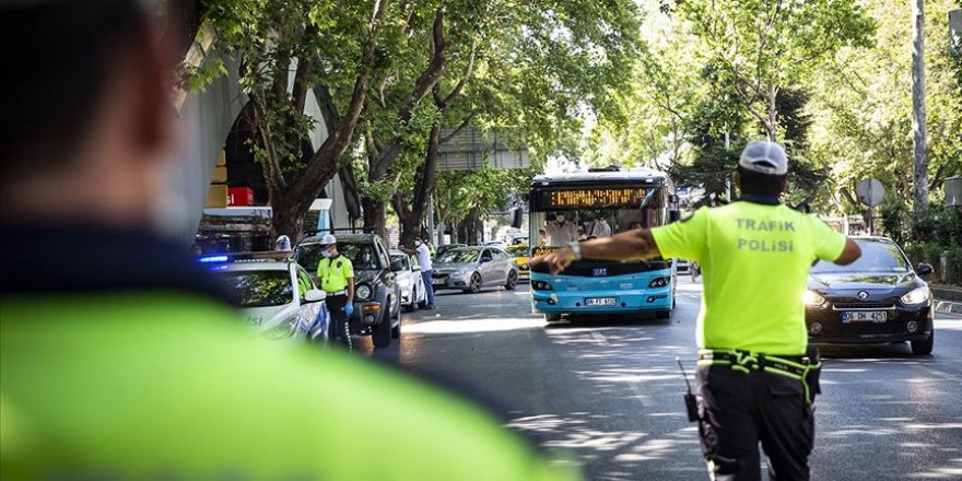 Yurt genelinde trafik denetimi: 1358 araç trafikten men edildi