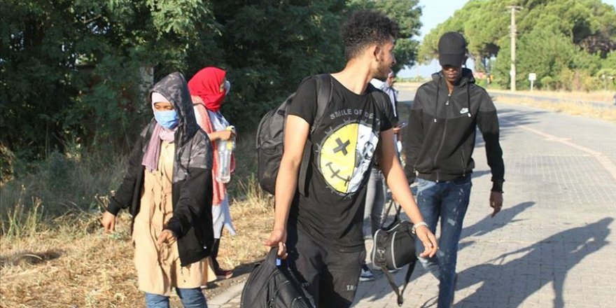 Balıkesir'de Türk kara sularına geri itilen sığınmacılar kurtarıldı