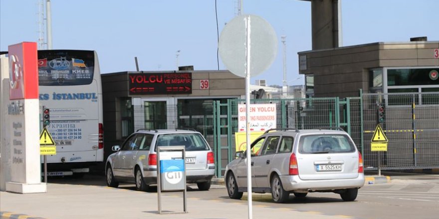 Avrupa'ya açılan sınır kapılarındaki hareketlik Kovid-19'dan etkilendi
