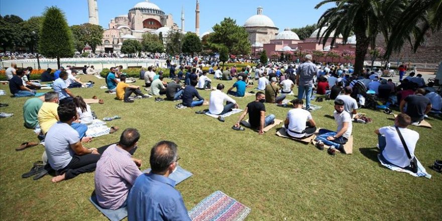 5'inci cuma namazında da Ayasofya-i Kebir Cami-i Şerifi'nde yoğunluk devam etti