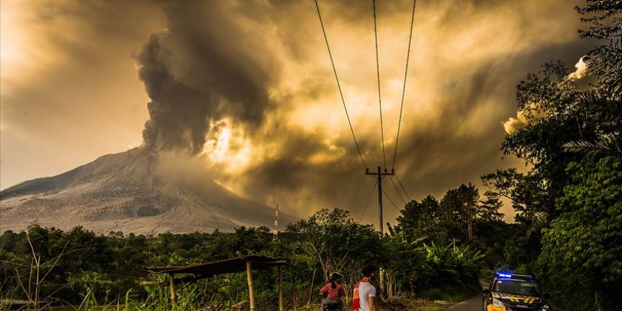 Sinabung Yanardağı'nda patlama