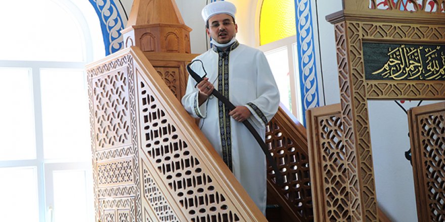 Bu camide 9,5 asırdır kılıçla hutbe okunuyor